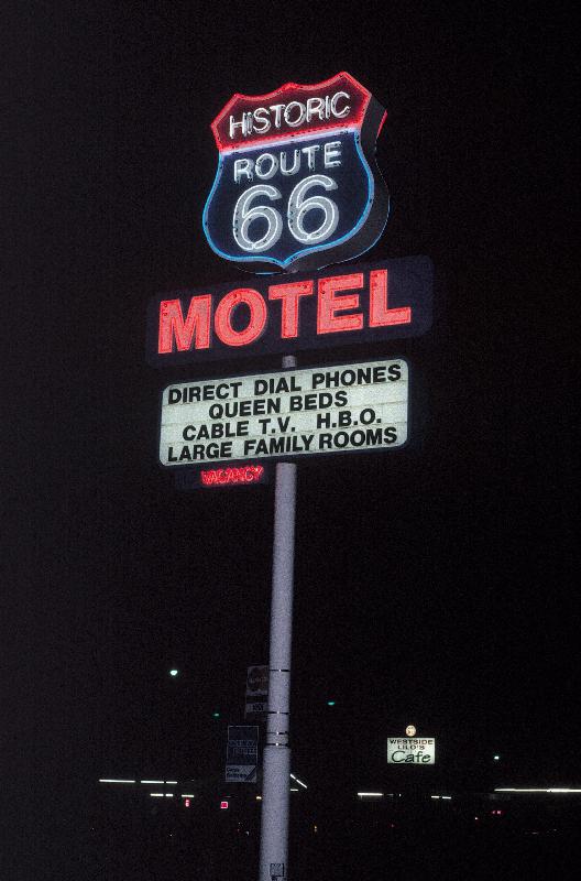 Route 66 which cross United States from Los Angeles to Chicago a 