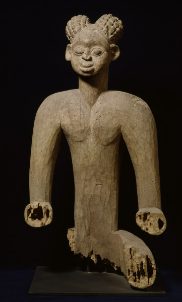Sitzende Figur, Bekom, Kamerun / Holz a 