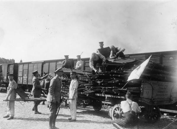 Soldiers Load Stretchers onto Train/1914 a 