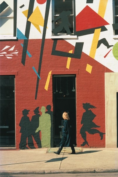 Street in art galleries district of Manhattan (photo)  a 