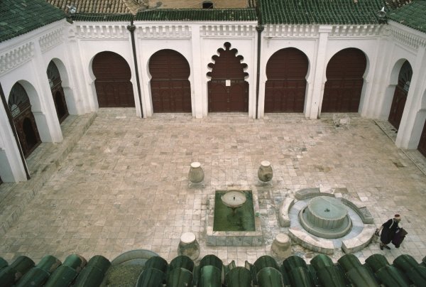 The big Mosque, courtyard (photo)  a 