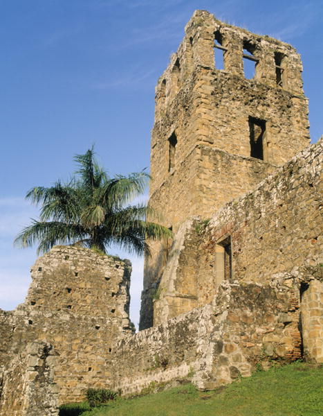 The cathedral ruins (photo)  a 