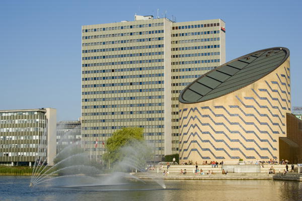 The Scandic Hotel building (left) and the Tycho Brahe Planetarium (right) on Sankt Jorgens So (photo a 