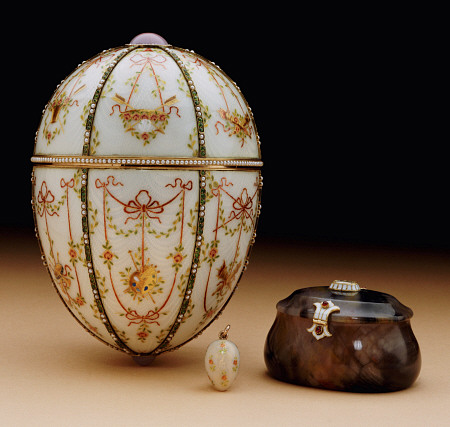 The Kelch Bonbonniere Egg Pictured With Its Surprises, Faberge, 1899-1903 a 