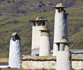 Typical chimneys on flat roofs (photo) 