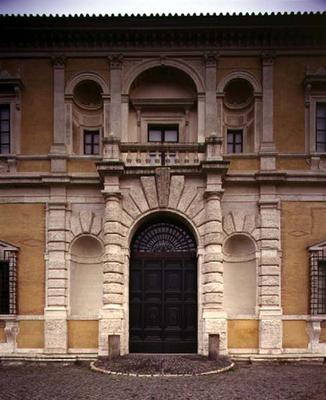 The facade, detail of the main entrance, designed by Giorgio Vasari (1511-74) Giacomo Vignola (1507- a 