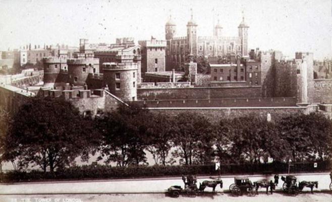 The Tower of London (sepia photo) a 