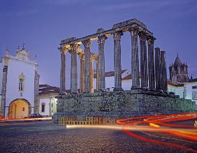 View of the Temple of Diana, built 3rd century AD (photo) 