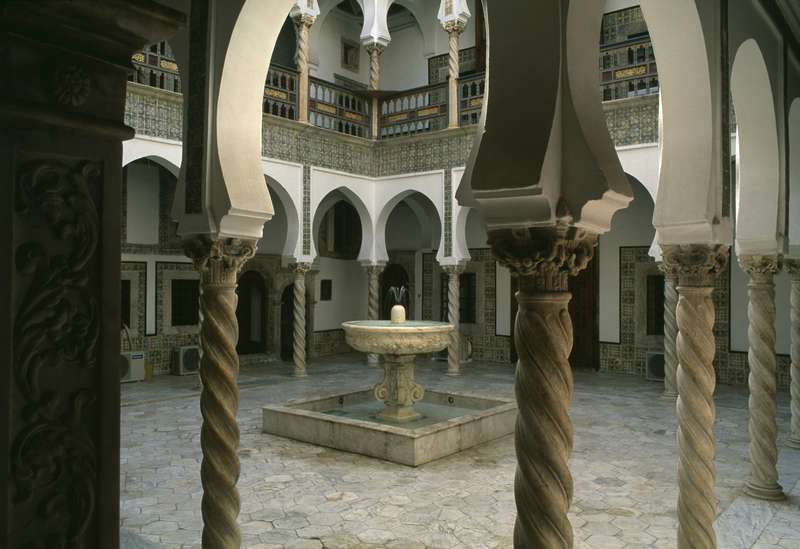 View of the courtyard interior (photo)  a 