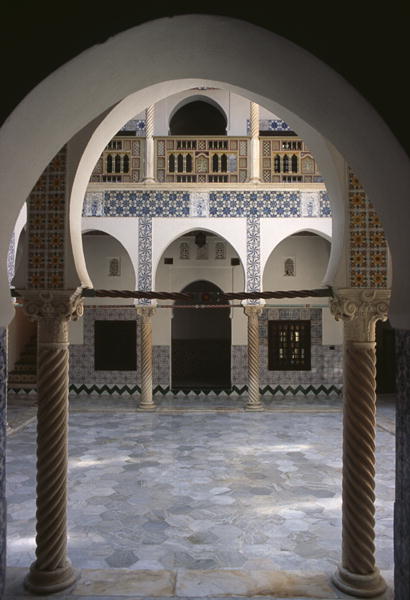 View of the courtyard interior (photo)  a 