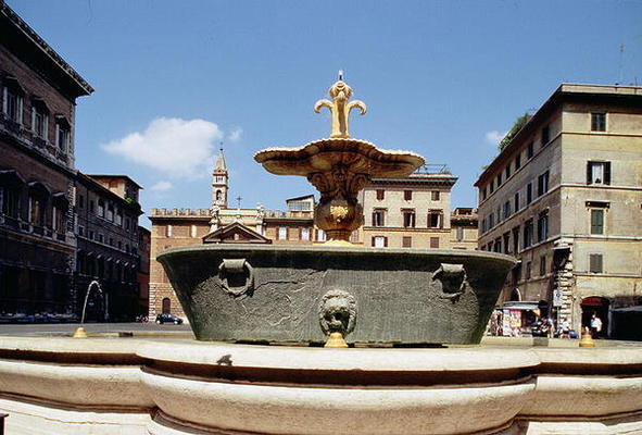 View of one of the fountains (photo) a 