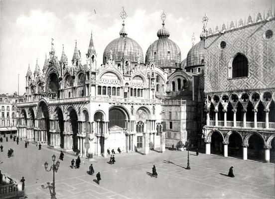 View of the Church of S. Marco and Palazzo Ducale (b/w photo) a 