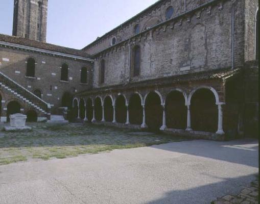 View of the Cloisters (photo) a 