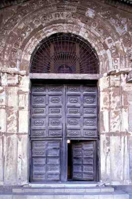 View of the door, 12th century (photo) a 