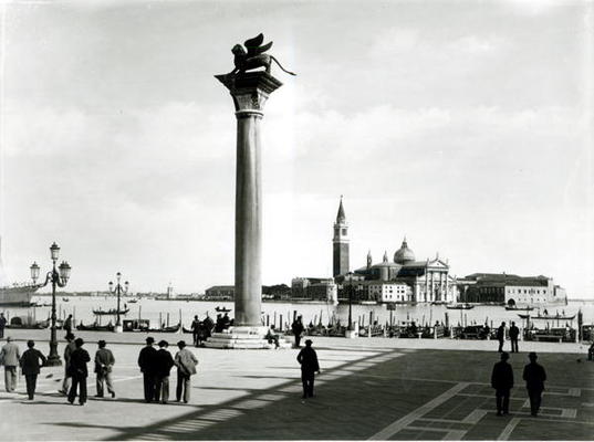 View of the Molo and the Column of the Lion of St. Mark looking towards the island of S. Giorgio Mag a 