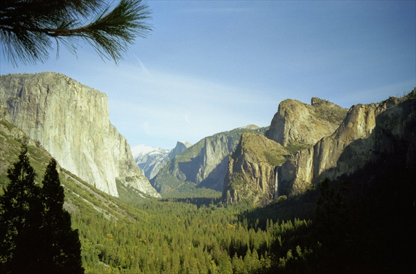 Yosemite, autumn, 2002 (colour photo)  a 