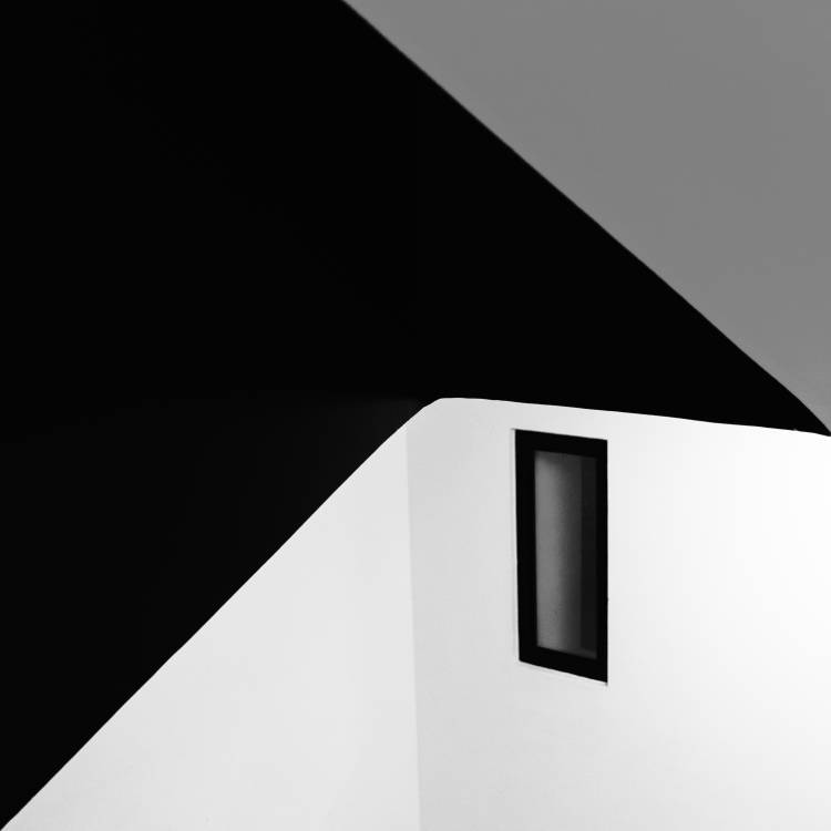 BLACK WINDOW a Olavo Azevedo