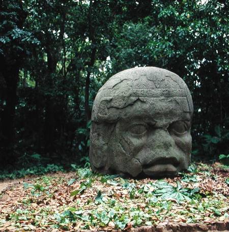 Colossal Head 26, Pre-Classic Period a Olmec
