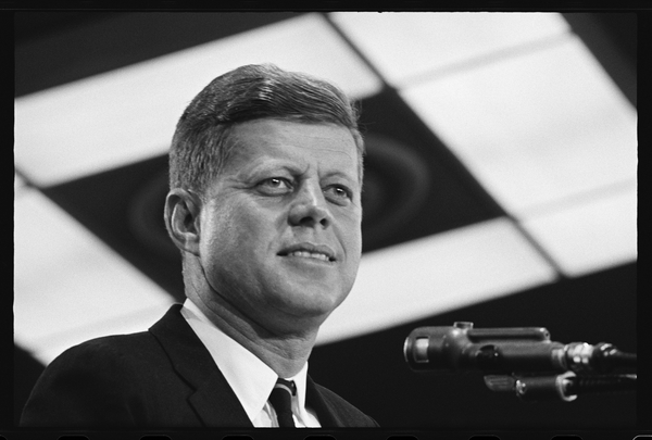 John F. Kennedy gives a speech a Orlando Suero