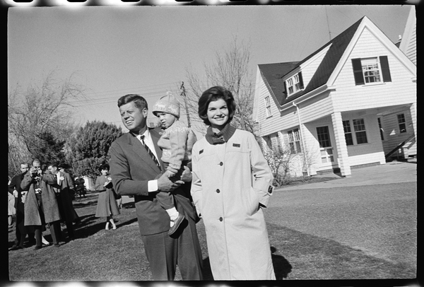 John F. Kennedy with Jackie Kennedy and daughter, Caroline a Orlando Suero