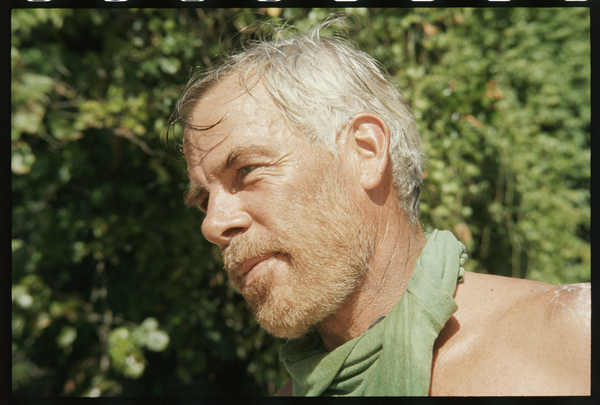 Lee Marvin on set for Hell in the Pacific a Orlando Suero