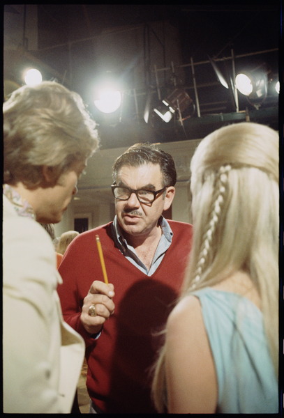 Russ Meyer on the set of Beyond the Valley of the Dolls a Orlando Suero