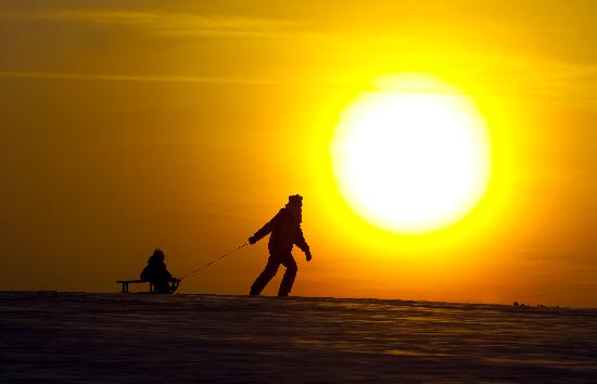 Schlittenfahrt im Sonnenuntergang a Patrick Pleul