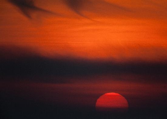 Sonnenuntergang hinter Wolken a Patrick Pleul