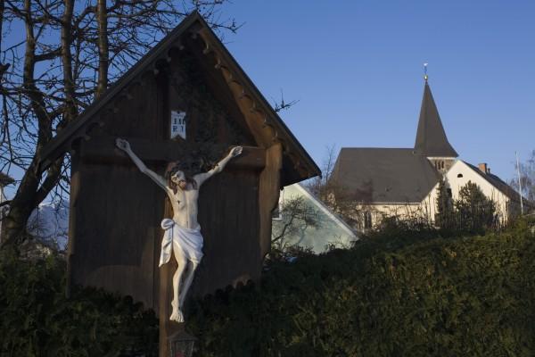 Kruzifix, Kirche a Peter Wienerroither