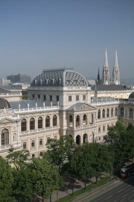 Universität Wien, Votivkirche, AKH a Peter Wienerroither