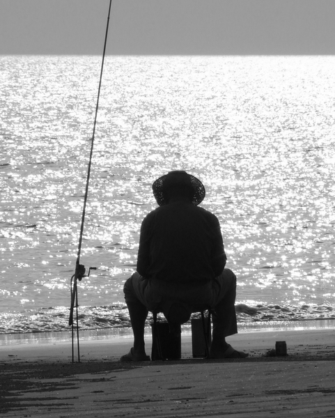 FISHING SANYA BEACH... CHINA a  Peter Hugo  McClure