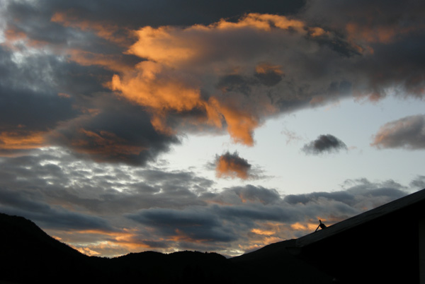 Nuvole al tramono a Padola a Andrea Piccinini