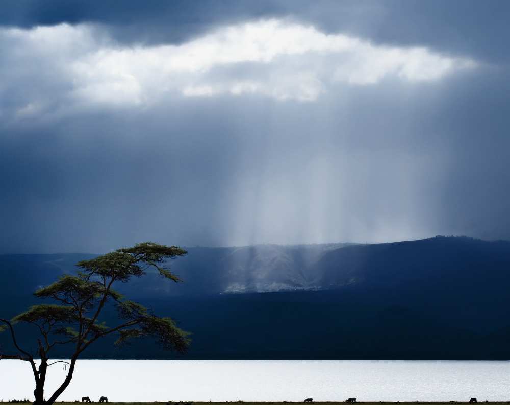 Clouds over lake Naivasha a Piet Flour