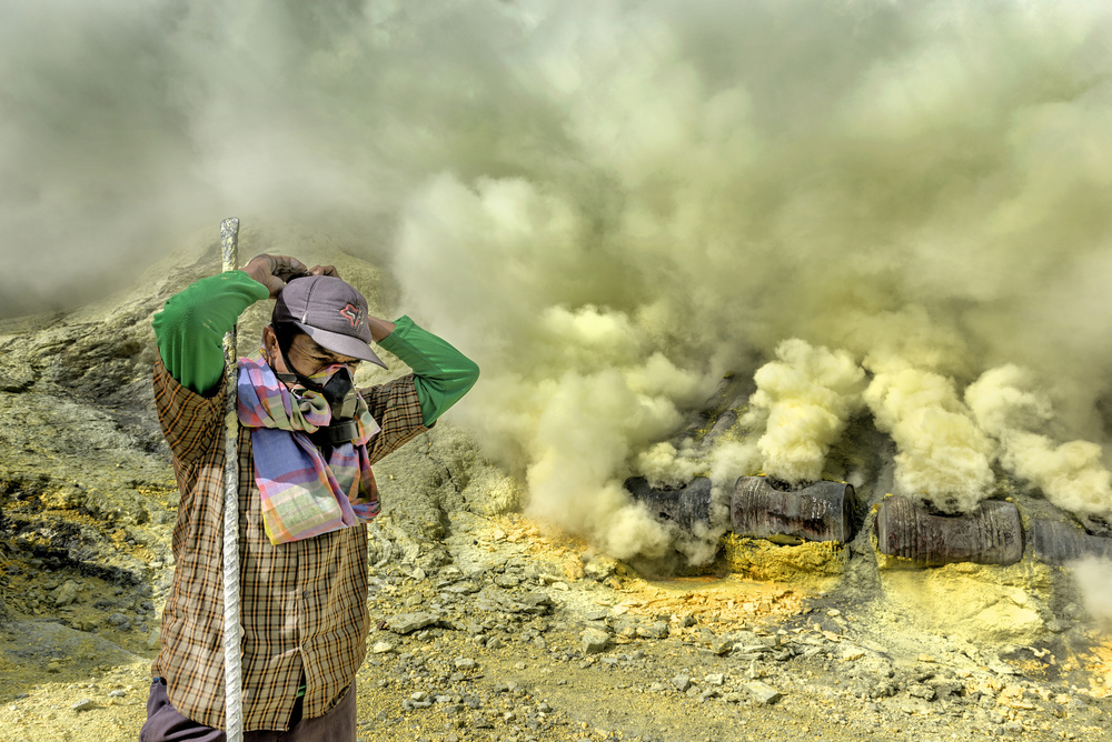 sulphur miner wearing mask a PRADEEP RAJA