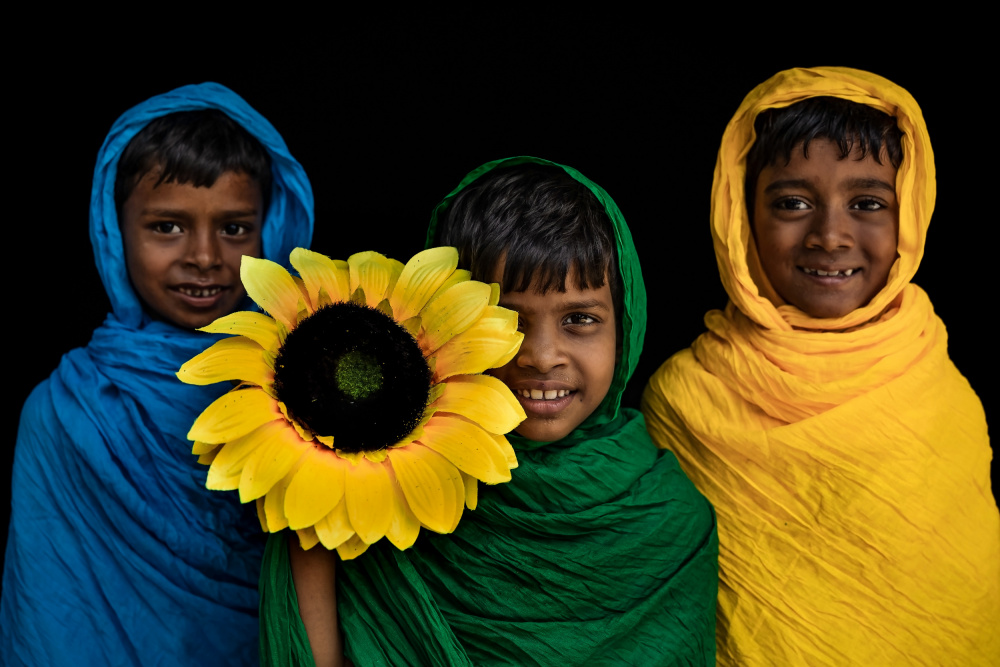 Child portrait with sunflower a Prithul Das