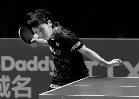 Miu Hirano, serving in the ITTF 2016 Womens Table Tennis World Cup