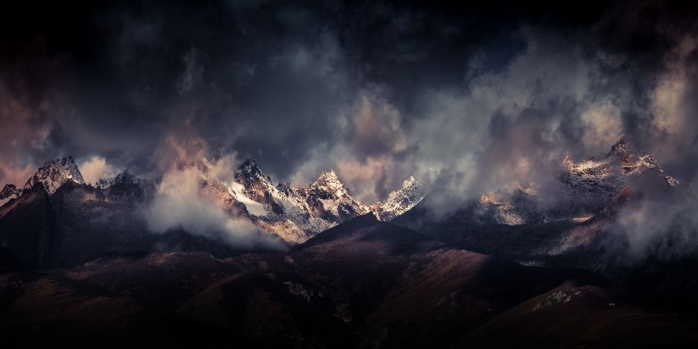 Tibetan snow capped mountains a qiye赣州柒爺