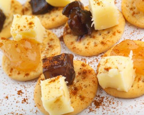 cheese snacks with paprika a Quentin Bargate