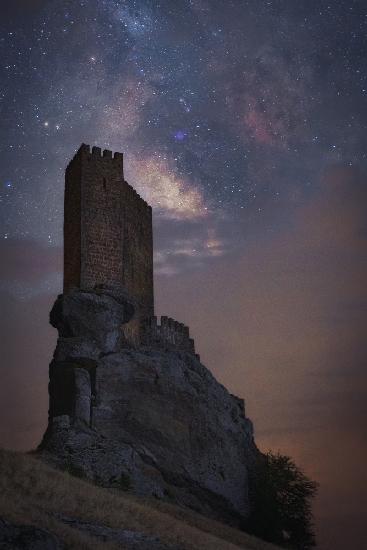 Semi-skimmed milky way over the castle
