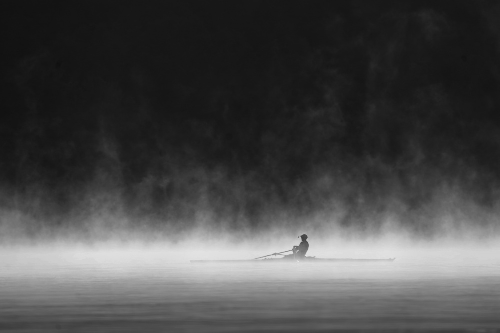 Exercise in the morning mist a Rob Li