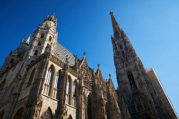 Stephansdom in Wien gegen einen blauen Himmel  a Robert Kalb