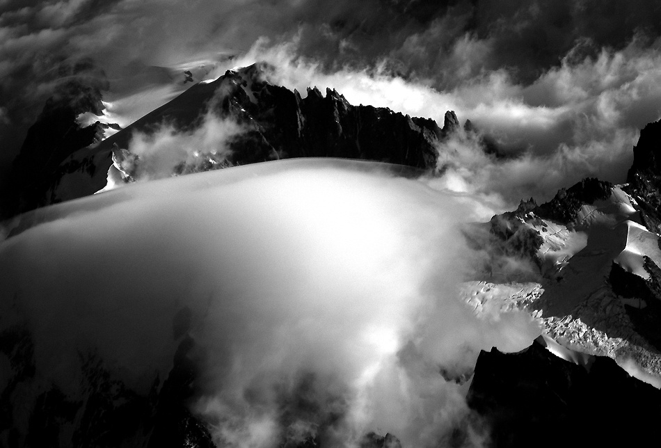 Sommet du Mount Blanc with clouds a Roberto GIUDICI