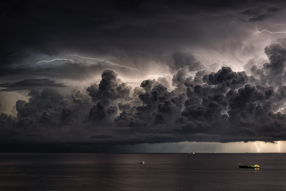 Storm over the mediterranean sea a Roberto Zanleone
