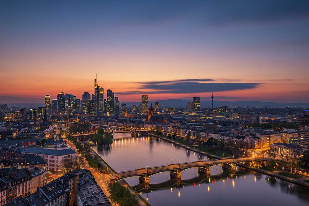 Frankfurt Skyline at sunset a Robin Oelschlegel