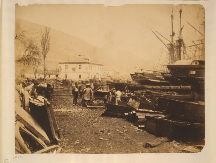 The Ordnance Wharf, Balaklava a Roger Fenton