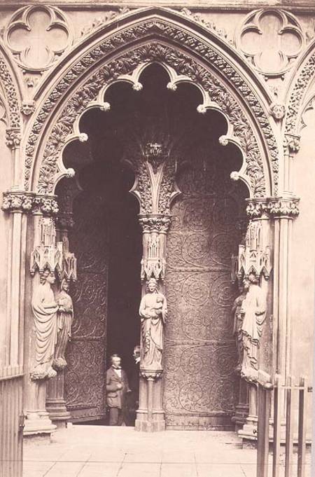 The West Porch, Litchfield Cathedral a Roger Fenton