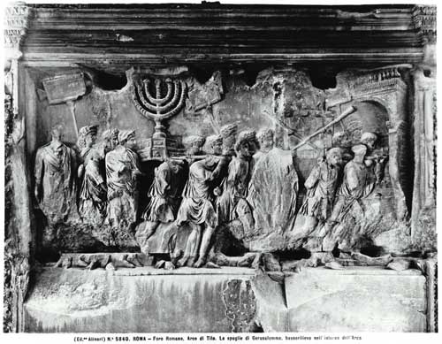 The Arch of Titus, detail of the Temple treasures being carried after the Sack of Jerusalem in 70 AD a Arte Romana