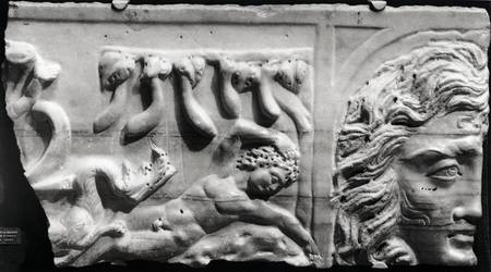 Relief depicting Jonah and the Whale, from the catacomb of St. Priscilla, Rome a Arte Romana