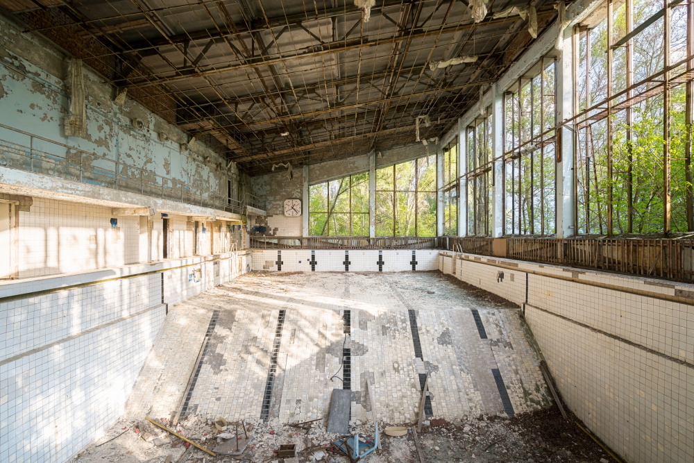 Swimming Pool in Chernobyl a Roman Robroek