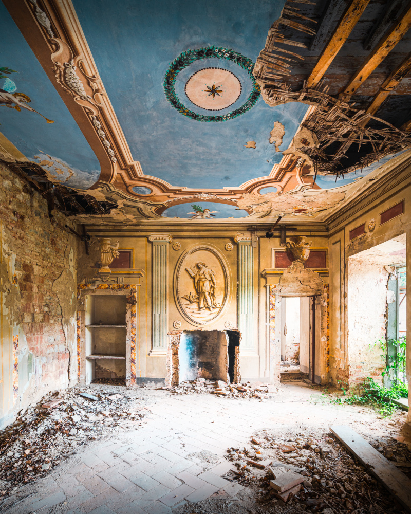 Abandoned Villa with Fresco a Roman Robroek